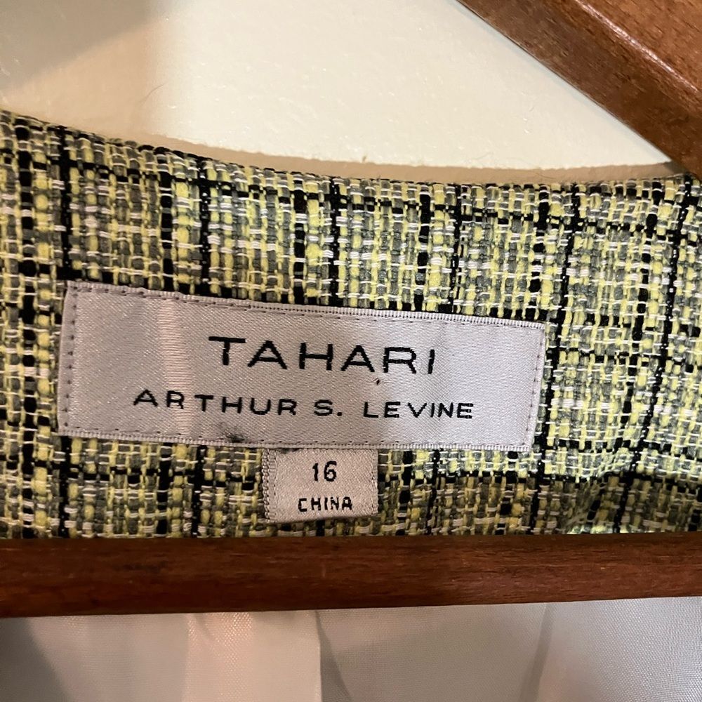 Tahari lined blazer, excellent condition, size 16, green, black, white design - Picture 3 of 6